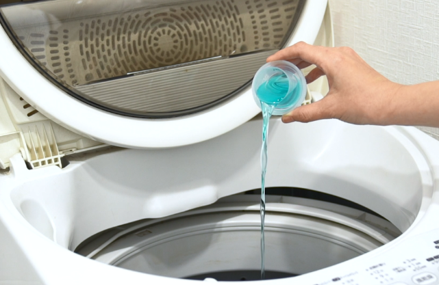 洗濯洗剤を入れる